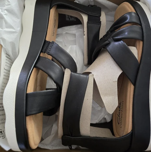 Clarks Size 7 Womens Sandals - Picture 2 of 3